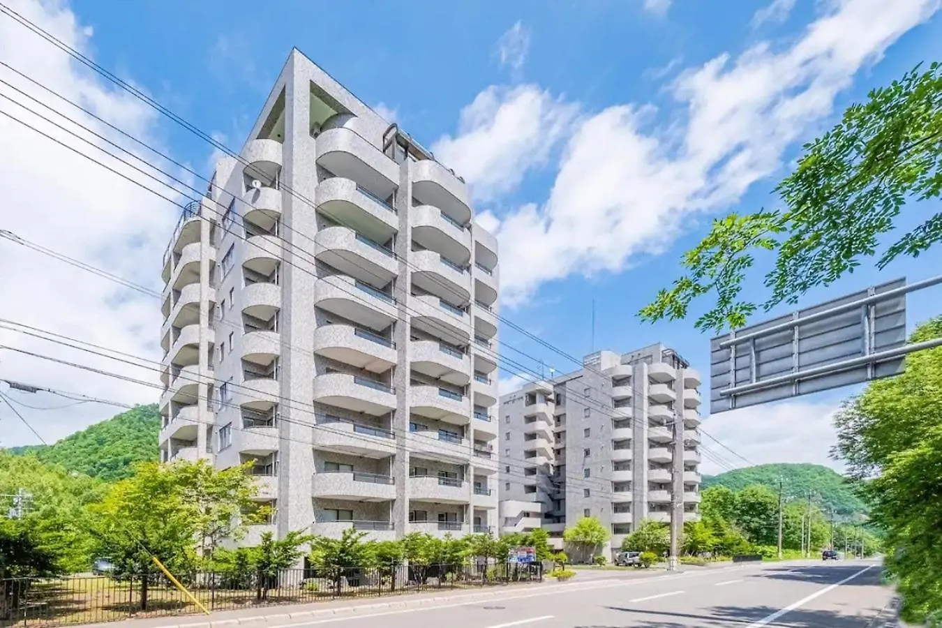 Апартаменты Lions Mansion Sapporo Jozankei Sanbankan Room 302 - Vacation Stay 16228